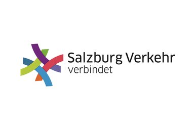 Logo von Salzburg Verkehr mit mehrfarbigem Zeichen und dem Schriftzug „Salzburg Verkehr verbindet“. | © Salzburger Verkehrsverbund
