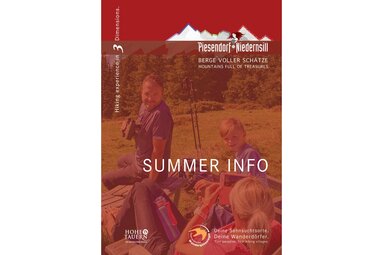 Cover of the Piesendorf and Niedernsill Summer Info showing a family taking a break on a wooden bench while hiking. | © TVB Piesendorf Niedernsill