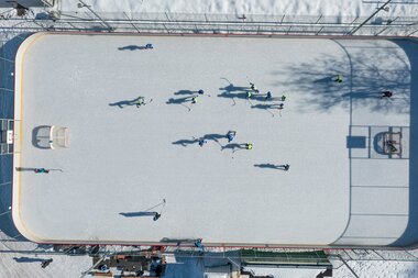 Eislaufen in Niedernsill am Natureislaufplatz | © Gerry Lobenwein