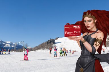 Children ski on a winter slope. An illustrated figure presents the Fun+ Card Winter. | © TVB Piesendorf Niedernsill