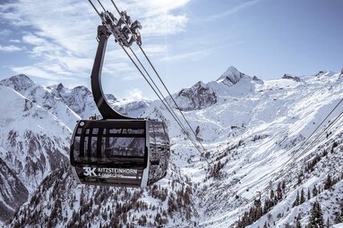 3K K-onnection cable car at Kitzsteinhorn against a snow-covered high-alpine mountain landscape. | © Kitzsteinhorn