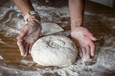 Brot backen - und ab in den Ofen | © Lichtfarben